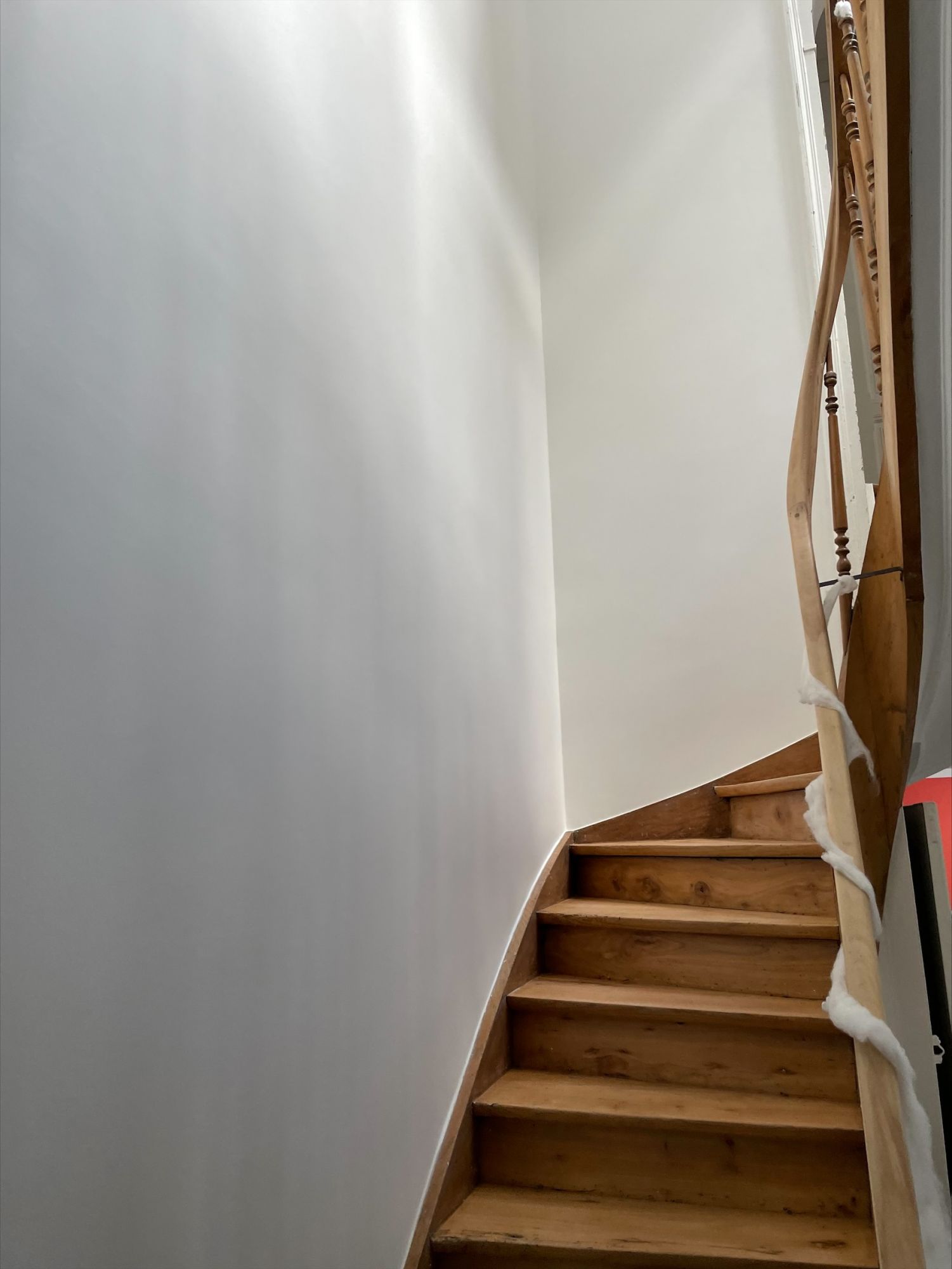 style-peinture-renovation-cage-escalier11